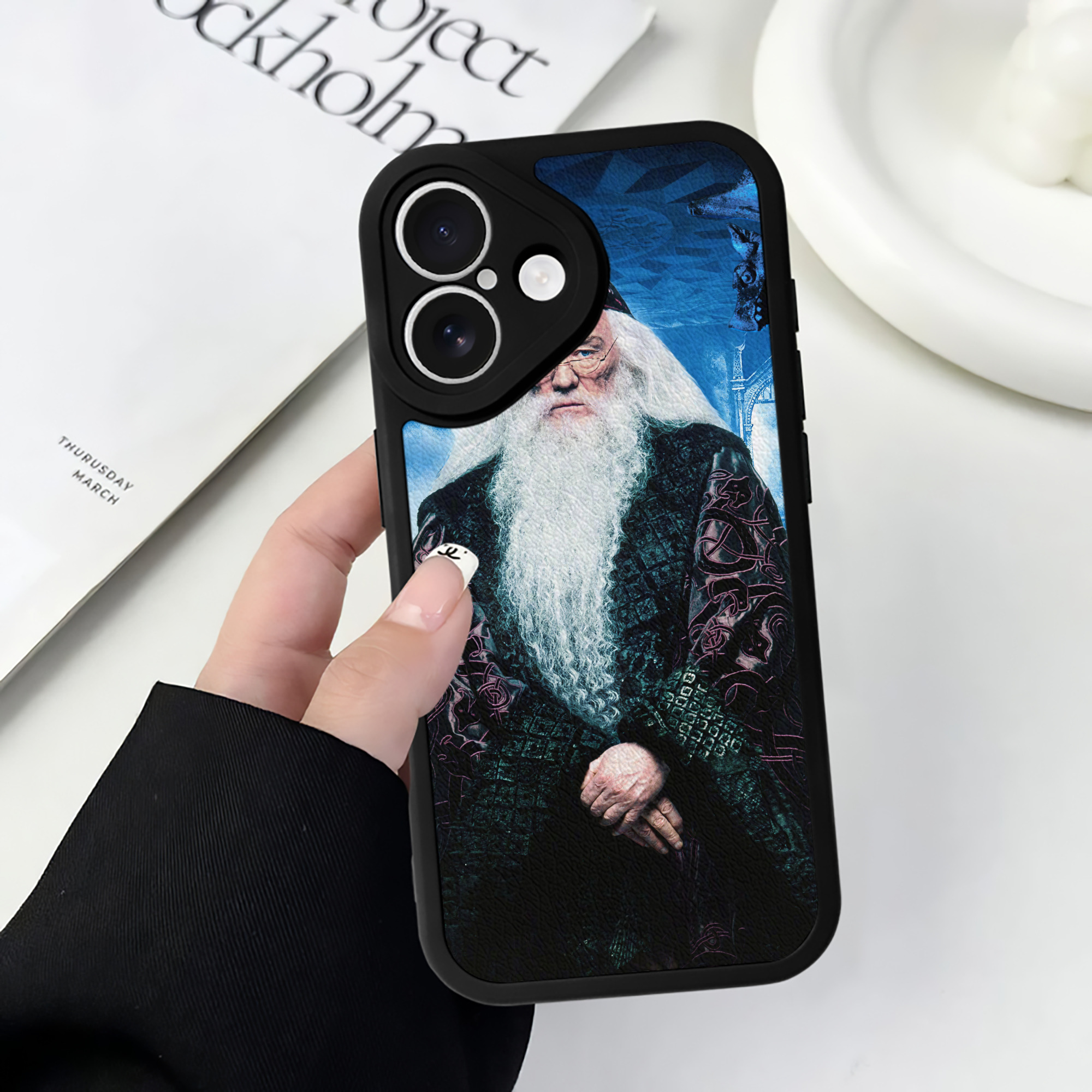 （画像用） Harry Potter ハリー・ポッターシリーズ 【iPhone 16シリーズ対応】シリコンスマホケース（レザー調） 材質：シリコン